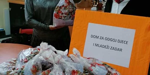 Podjela slatkih paketa